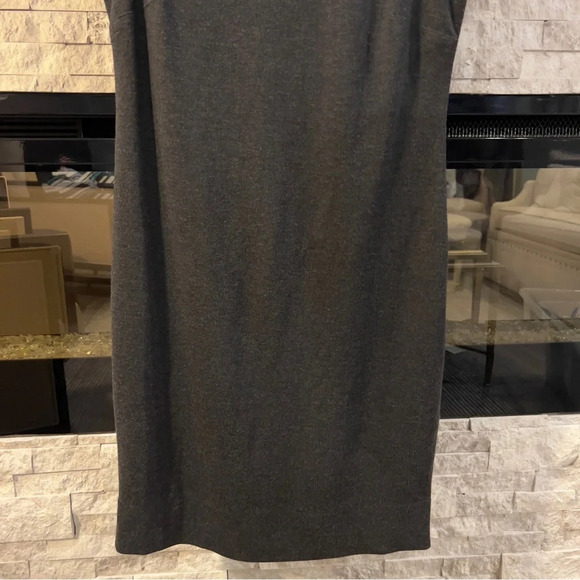 Taylor size‎ 6 sheath dress with accent neckline - Picture 4 of 8